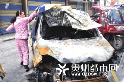 才跑8000公里的車被燒得不成樣子。