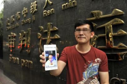 5月20日，成都市中級(jí)人民法院，駱先生再次將前女友告上法庭。