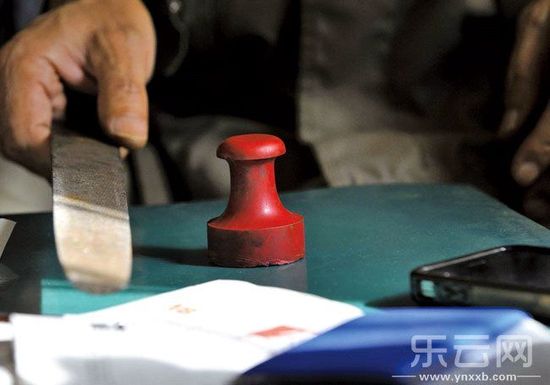 陶云江說起自己的女兒、家庭和現(xiàn)在的狀況時(shí)幾度哽咽