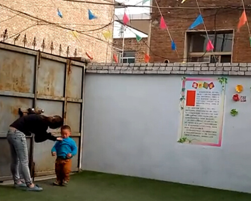 網(wǎng)曝山西一幼兒園兒童遭毆打戲虐恐嚇