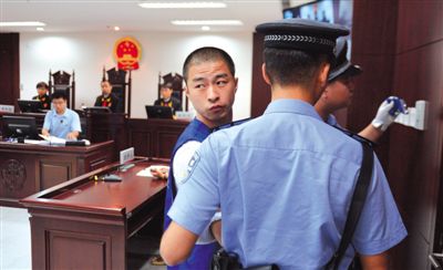 宣判后，馬凱被帶出法庭時，沖著旁聽席上的姐姐喊道：“照顧好媽”。