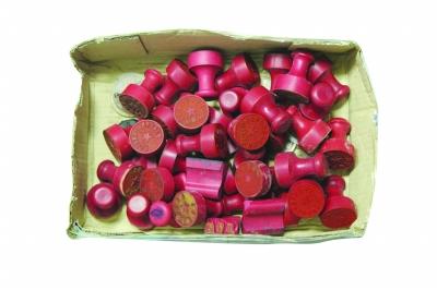 部分虛假大學印章。