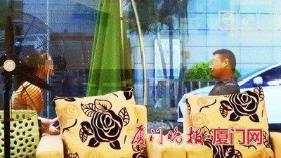 謝某約本報(bào)女記者在廈大附近一家咖啡廳見面，侃侃而談