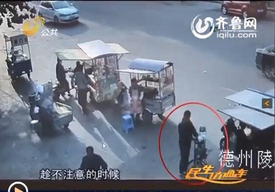 在臨盤市場被抓之后，薦某竟然拿出了一把匕首