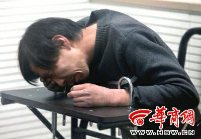 3月29日，多次騷擾孕婦的賈某在公安蓮湖分局接受訊問