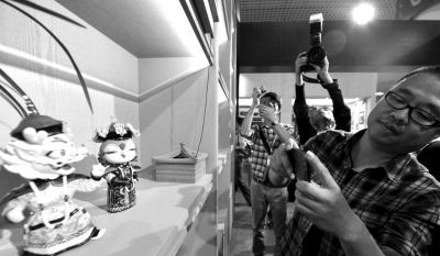 北京故宮吉祥物“壯壯”和“美美”昨天首度對外亮相。中新社發(fā)