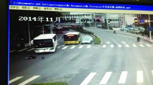 老人倒在路上，最終不治