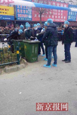 亳州路邊垃圾桶內(nèi)驚現(xiàn)碎尸。網(wǎng)友供圖