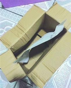 拼多多團(tuán)購面膜，結(jié)果送來一個空盒、一張紙條。