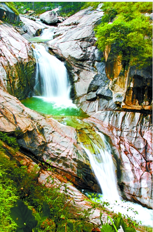 沙灘、狂歡、草裙舞，來五朵山體驗激情夏日！