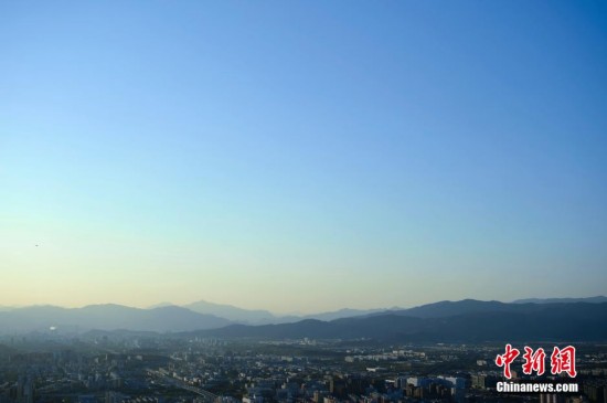 北京多舉措保障APEC會議期間空氣質量 藍天綻放