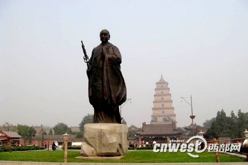 樹立于大雁塔前的唐玄奘像,他是中印兩國悠久交流史的代表人物。