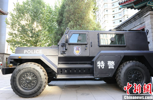 　　國產(chǎn)輕型聯(lián)合越野戰(zhàn)車側(cè)面照。張龍云攝