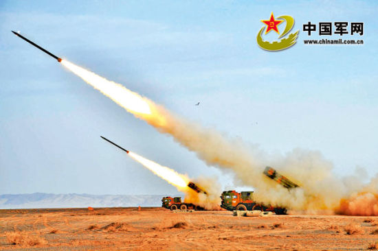 某新型火箭炮實(shí)施精確打擊。劉文峰攝