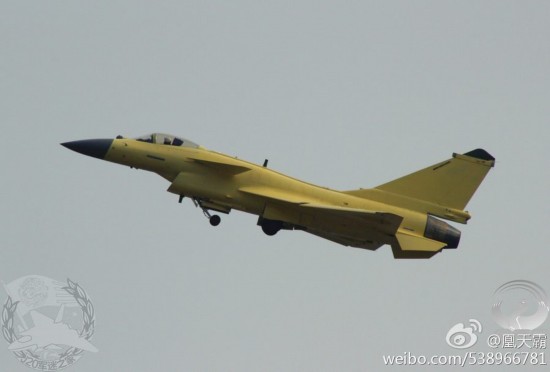 　網(wǎng)友拍攝到的殲-10B戰(zhàn)機(jī)試飛照