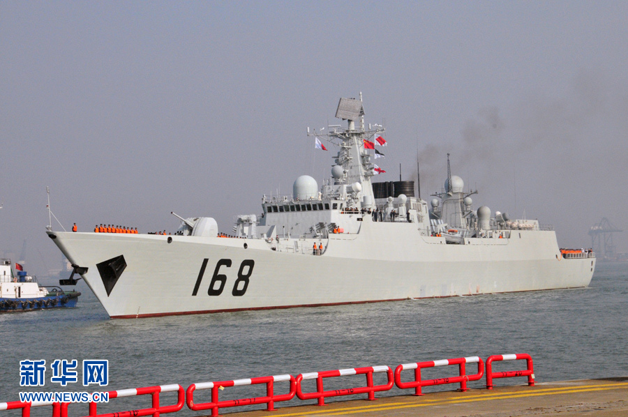 　25日15時(shí)，海軍南海艦隊(duì)“廣州”號(hào)驅(qū)逐艦駛?cè)霃V州南沙汽車(chē)碼頭