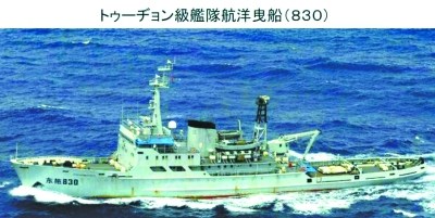 　海監(jiān)111船（左）與112船，海監(jiān)111船原為海軍“海冰723號”破冰船