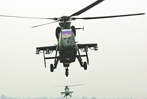 我軍“武直-19”顛覆操作習慣 看哪兒飛哪兒