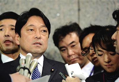 2月5日晚，日本防衛(wèi)省大臣小野寺召開緊急記者會，公開日本自衛(wèi)隊軍艦被中國軍艦雷達瞄準的消息。據(jù)稱，首相安倍晉三親自下達了公開的指令。