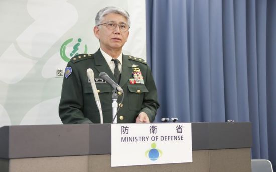 2月21日下午2點(diǎn)，日本陸上自衛(wèi)隊(duì)參謀長君塚榮治在防衛(wèi)省會見記者