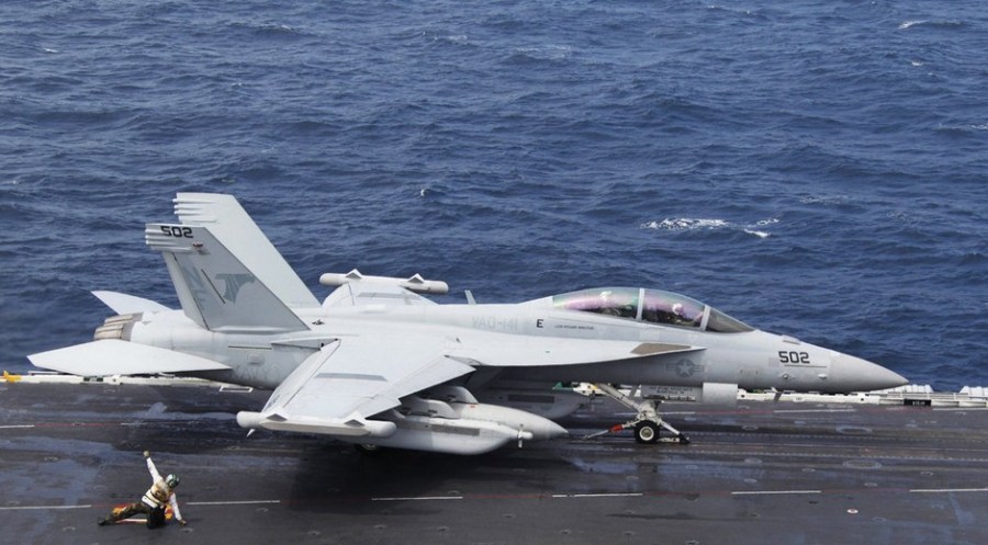 6月24日，美國和韓國在黃海海域舉行大規(guī)模海上聯合軍演。