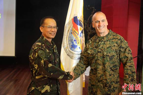 美國與菲律賓“肩并肩”聯(lián)合軍演開幕。