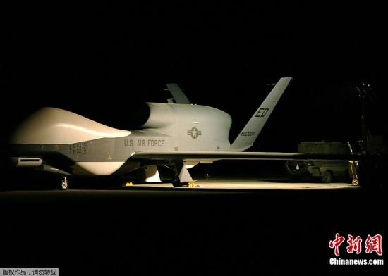 2006年2月17日，美國“全球鷹”RQ-4A無人機(jī)在秘密地點(diǎn)飛行。