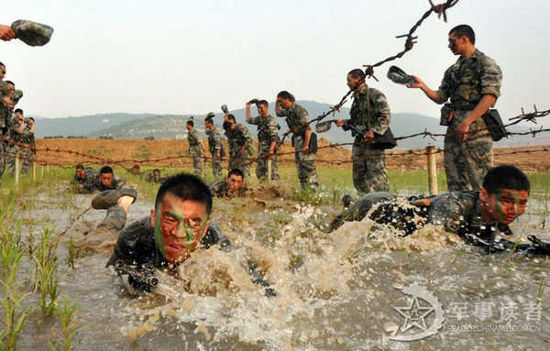 　資料圖：解放軍演練高強度特種作戰(zhàn)