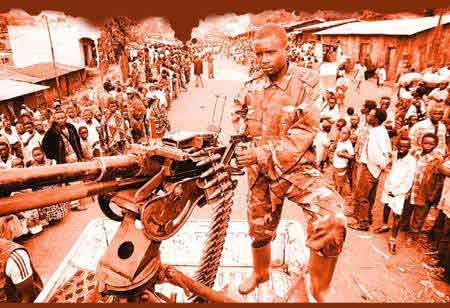 武裝組織士兵在“領(lǐng)地”巡邏。