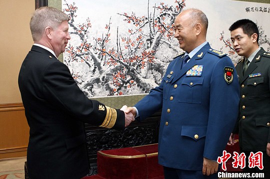 5月6日下午，中共中央軍委副主席許其亮空軍上將，在北京八一大樓會見來華進行正式友好訪問的芬蘭國防參謀長蘭尼科海軍中將一行。中新社發(fā) 宋吉河 攝