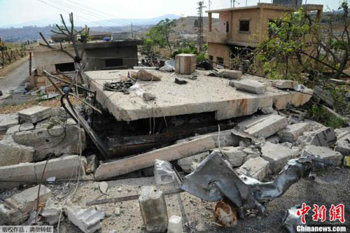 資料圖：當?shù)貢r間5月5日凌晨。以色列對3處敘利亞軍事場所進行空襲，造成平民傷亡和大規(guī)模破壞，空襲威脅