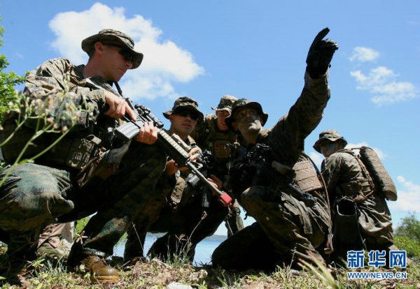美菲“肩并肩2012”軍演菲律賓和美國的“肩并肩”聯(lián)合軍演在巴拉望島烏盧甘灣舉行。