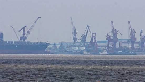 　環(huán)球網(wǎng)資料圖：中國海軍四艘新神盾扎堆舾裝。