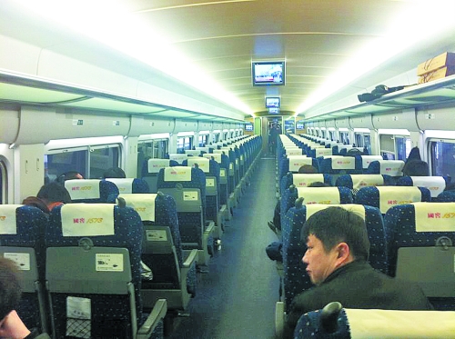 　春運(yùn)頭兩天，部分高鐵上座率并不高。