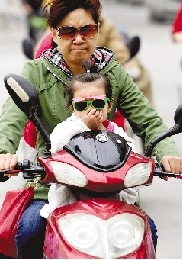 昨天清晨，文化宮路。 鄭州晚報(bào)記者 張翼飛 圖