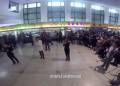 火車站候車大廳紅歌快閃迎國慶！百人互動(dòng)，震撼現(xiàn)場嗨翻天！