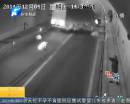 貨車側翻 生豬受驚引發(fā)高速連環(huán)撞