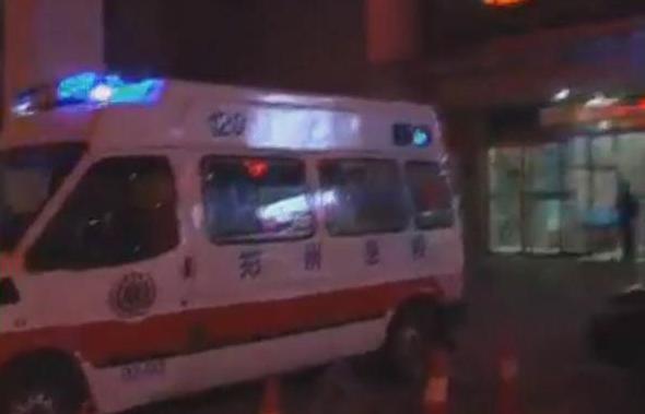 女兒不救父親，鄰居很憤怒