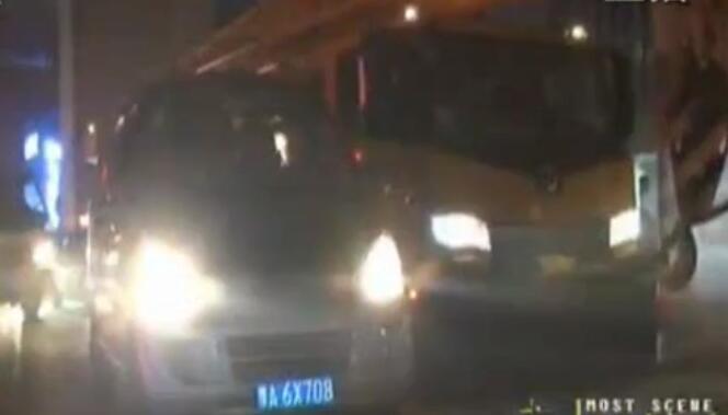 撞了車還打人 這是誰在胡鬧？