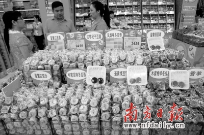 散裝月餅因其實惠的價格、豐富的口味而受到市民的青睞。