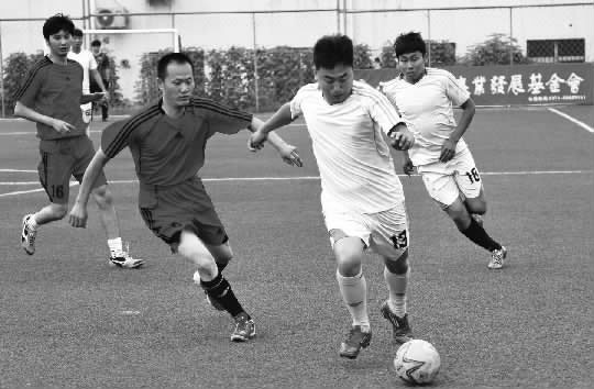 專為本屆賽事而組建的鄭州第九人民醫(yī)院隊(duì)，是該院歷史上第一支足球隊(duì)