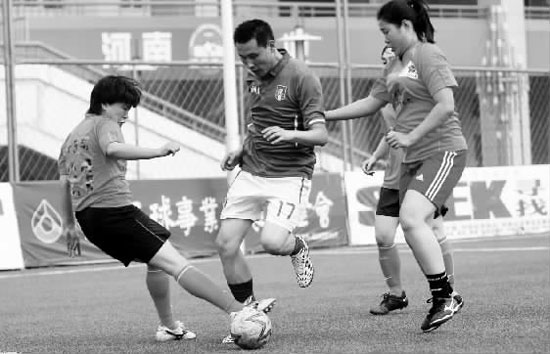 因?yàn)樯眢w條件受限，女足幫只能走技術(shù)流路線