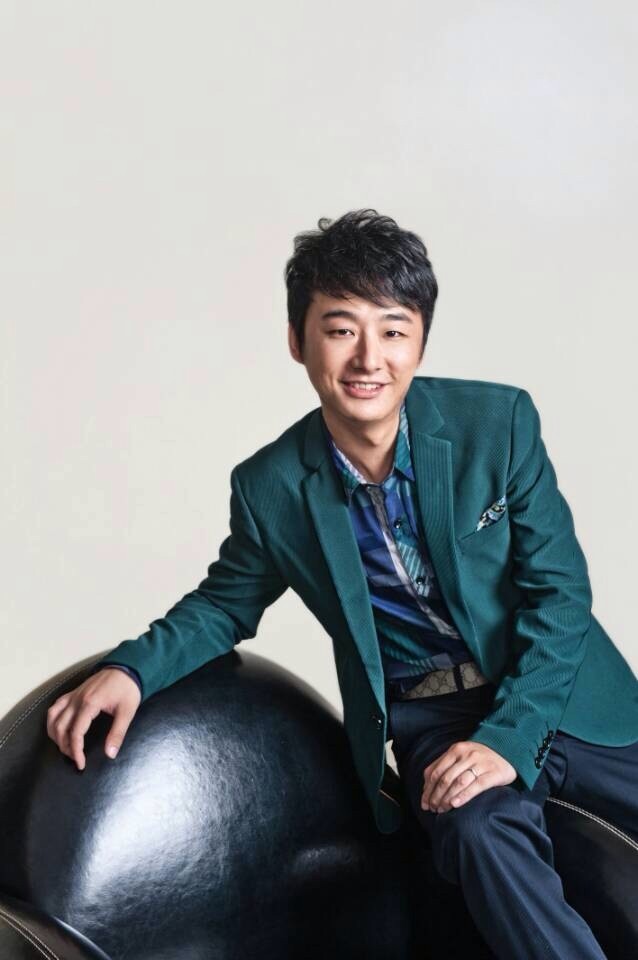 河南人民廣播電臺(tái)、搜狐體育首席特邀足球評(píng)論員深藍(lán)