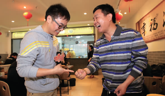 玩石頭剪刀布，于洋“秒殺”小飛