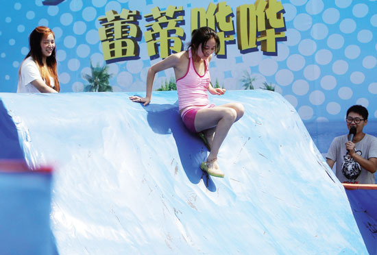 《蕾蒂嘩嘩》節(jié)目中美女闖關