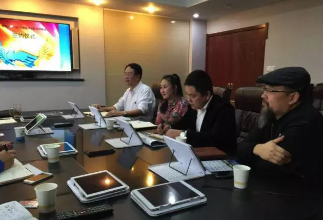 從右至左依次為趙財神，雅購供銷CEO許濤，農(nóng)團聯(lián)盟創(chuàng)始人王婷。