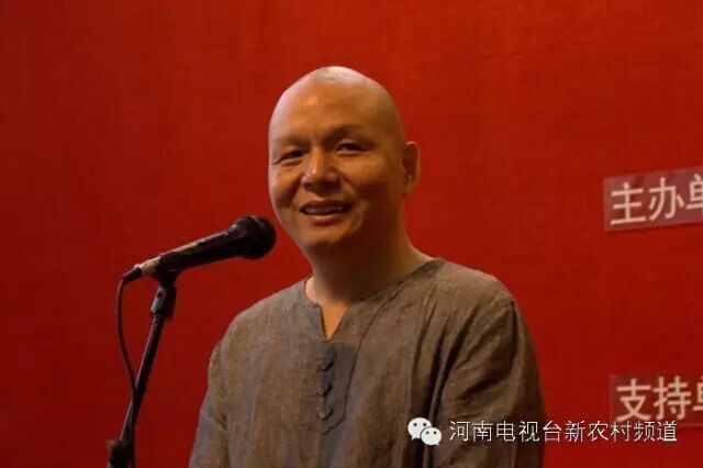 書畫家協(xié)會(huì)副主席，中國(guó)書畫家協(xié)會(huì)會(huì)員，河南省青年書法家，蘆荻