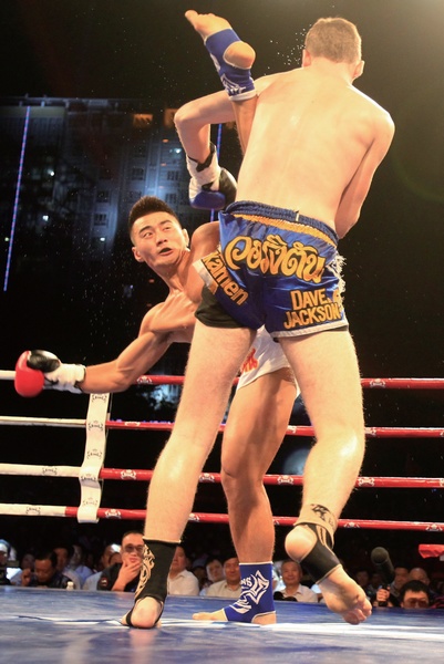 河南電視臺《武林風(fēng)》欄目走進(jìn)新疆，把比賽現(xiàn)場搬到了新疆建設(shè)兵團農(nóng)十三師紅星廣場