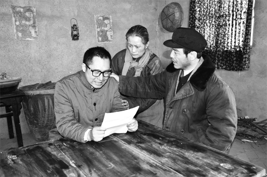 《焦裕祿》拍攝現(xiàn)場，演員穿著冬裝拍戲