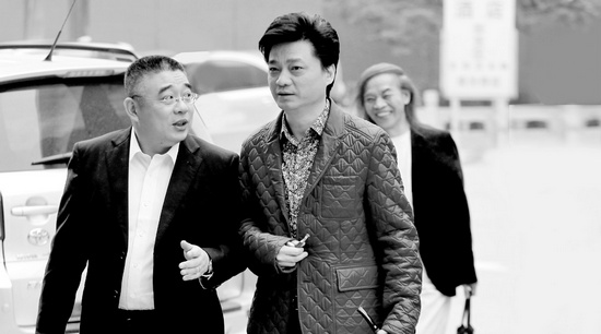 錢(qián)文忠（左）、小崔、蔡志忠（后）三位大咖步入錄制現(xiàn)場(chǎng)